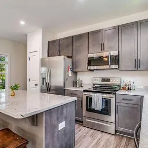 Flow Bungalow-mins To Downtown-dining-base Pensacola